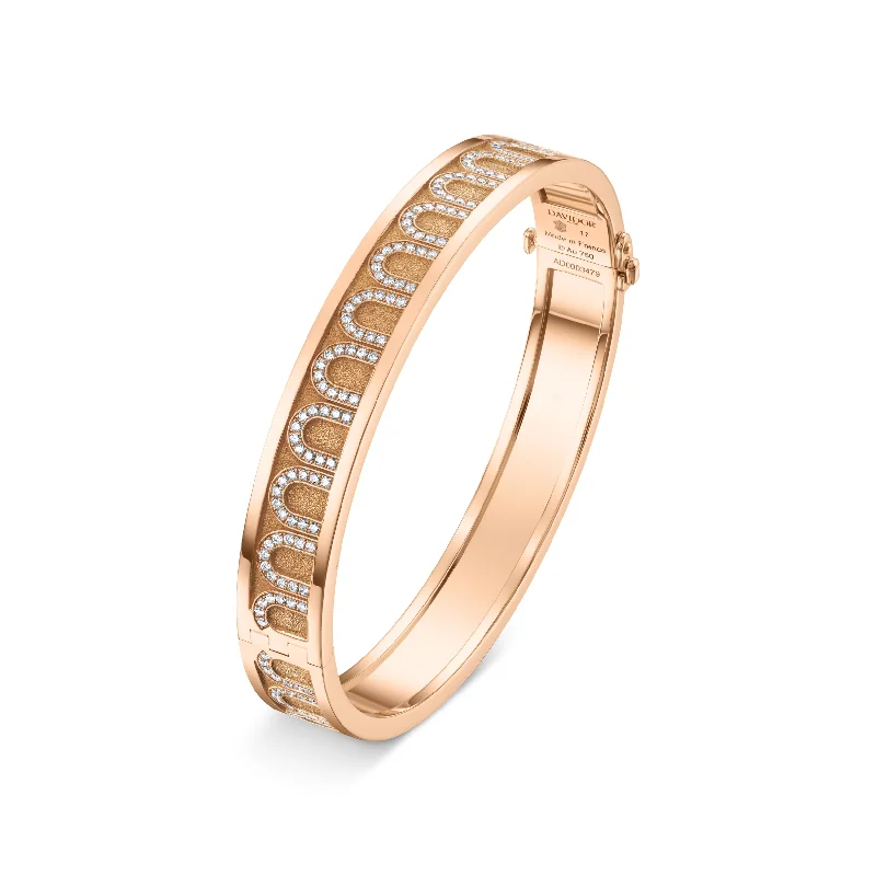 L'Arc de DAVIDOR Bangle MM, 18k Rose Gold with Satin Finish and Arcade Diamonds