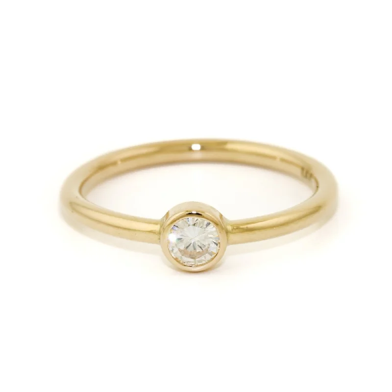 Simple Round Cut Diamond Ring in 14K