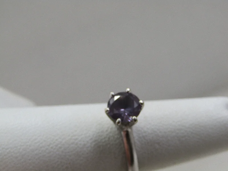 10kt Purple Sapphire Solitaire Ring, 1.15 CTW, Sz. 5.5