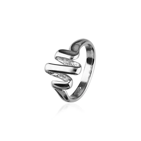 Twist & Shout Silver Ring R396