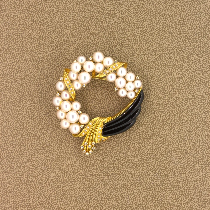 Akoya Pearl Diamond Onyx 18k Yellow Gold Wreath Brooch