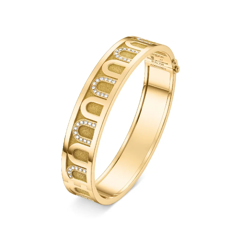 L’Arc de DAVIDOR Bangle GM, 18k Yellow Gold with Satin Finish and Colonnato Diamonds